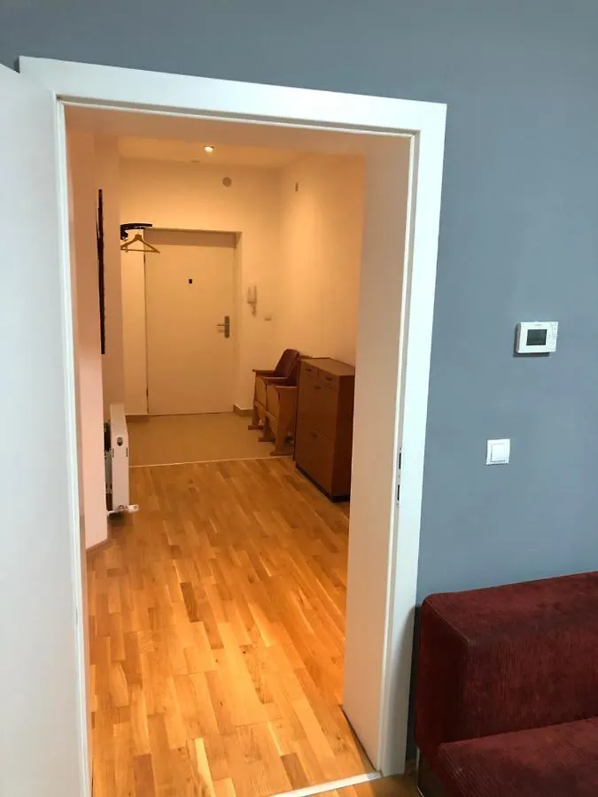 Grosse 4 Zimmer Wohnung. Schoenbrunn-Naehe! Wien