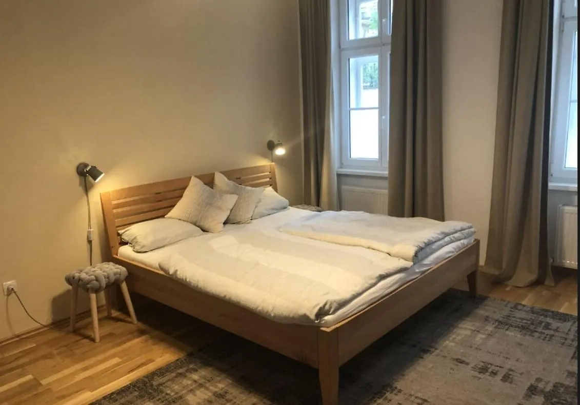 Grosse 4 Zimmer Wohnung. Schoenbrunn-Naehe! Wien Lejlighed