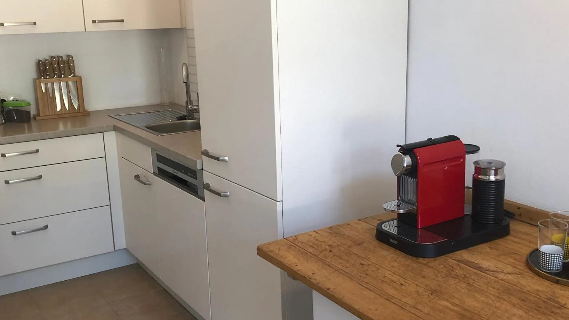 Grosse 4 Zimmer Wohnung. Schoenbrunn-Naehe! Wien Lejlighed